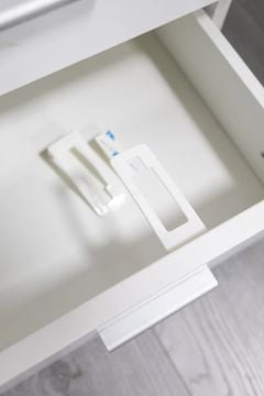 2'Li Gizli Çekmece Kilidi İç Için – Yapışkanlı Çocuk Güvenlik Kilidi